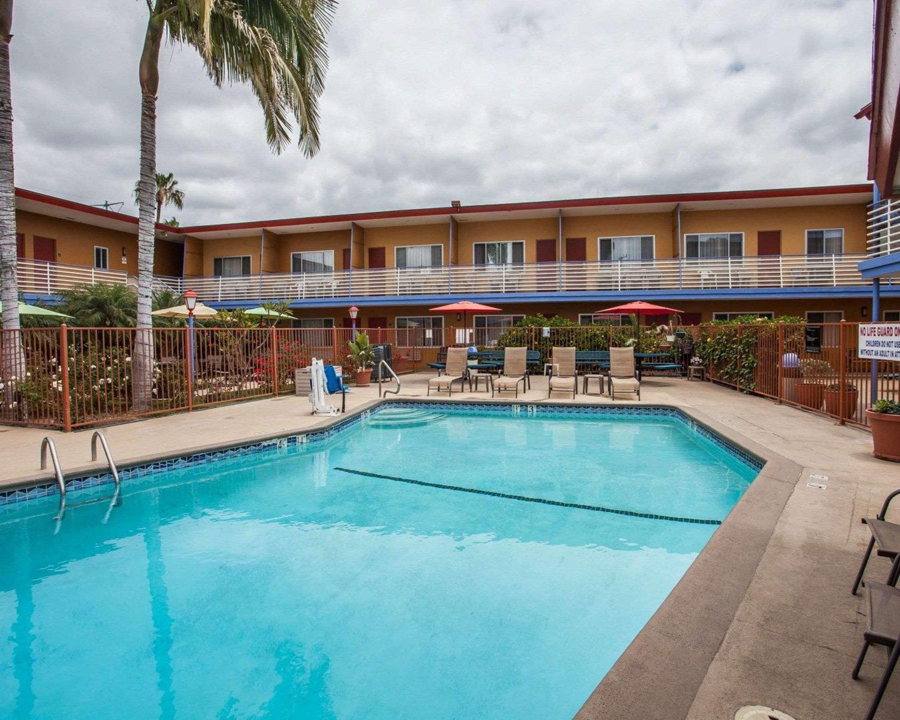 Quality Inn & Suites Anaheim At The Park Exteriör bild